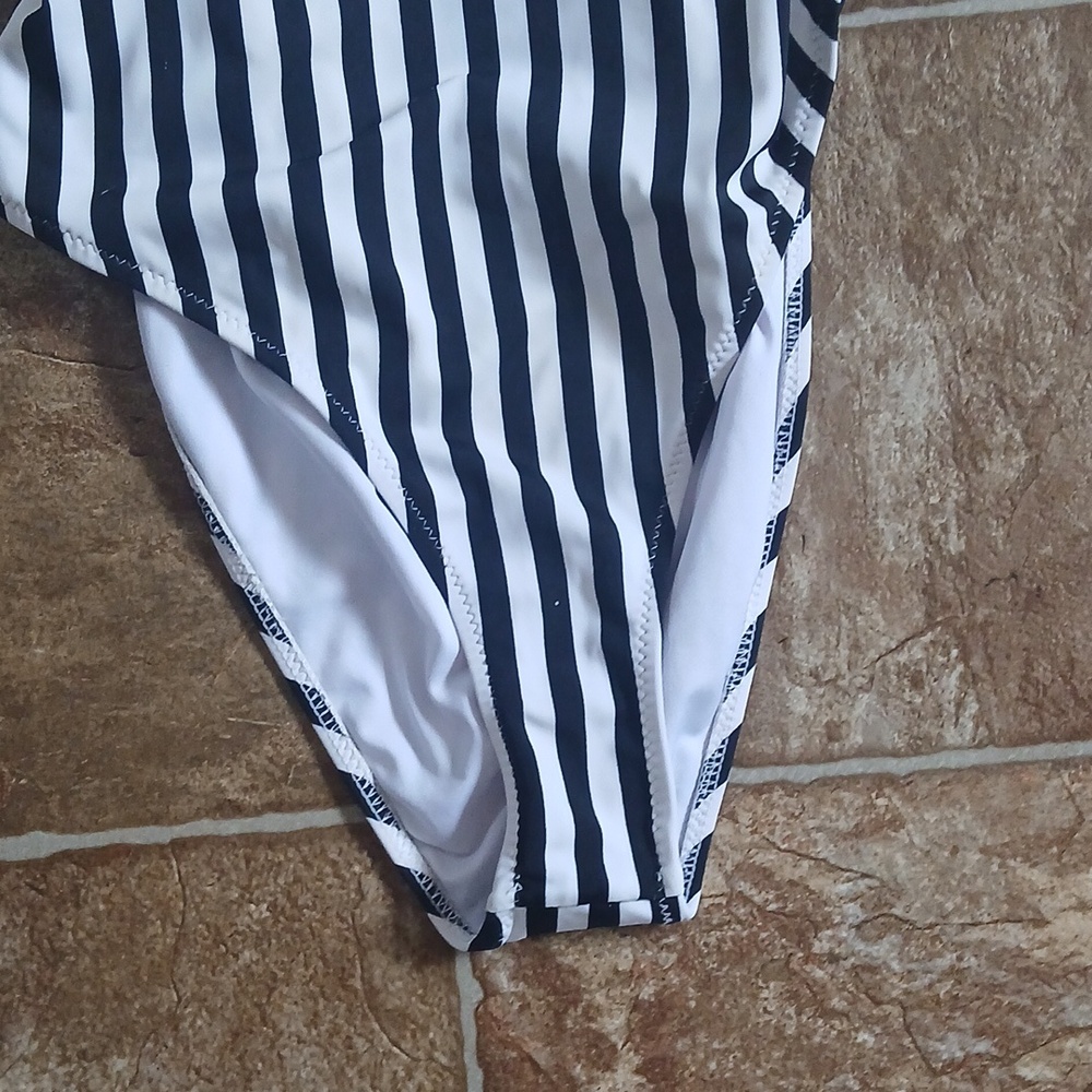 NWT Cupshe One-Piece Swimsuit - Yellow Floral And Black White Striped Size L - Picture 3 of 5